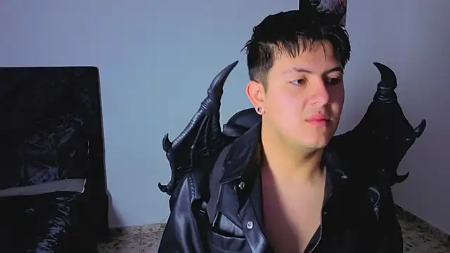 Snapshot of Ryan_Doretti chatting on 10.31.25 Ryan Doretti online show from 10.31.25