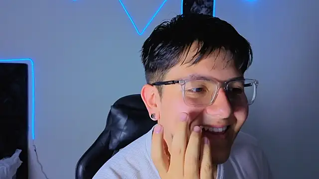 Snapshot of Ryan_Doretti chatting on 12.04.25 Ryan Doretti online show from 12.04.25