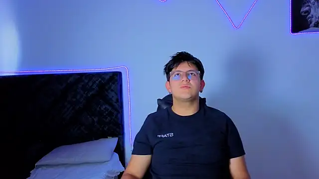 Snapshot of Ryan_Doretti chatting on 12.17.25 Ryan Doretti online show from 12.17.25