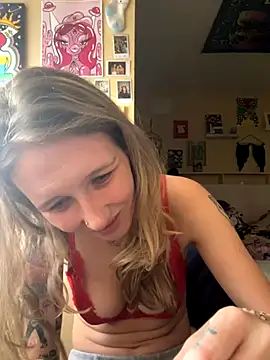 Snapshot of AutumnTides chatting on 10.09.25 AutumnTides online show from 10.09.25