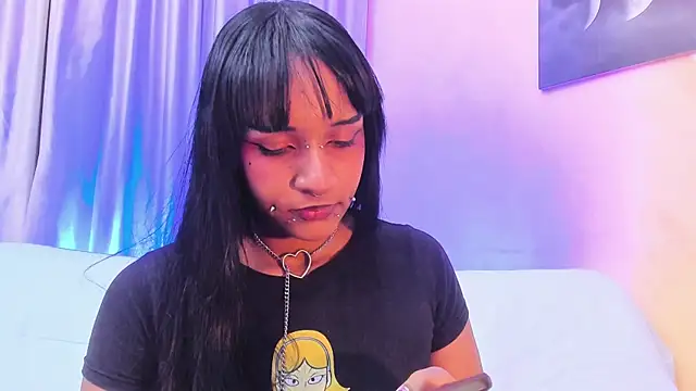 Snapshot of Saraa_Graham chatting on 10.21.25 Saraa Graham online show from 10.21.25