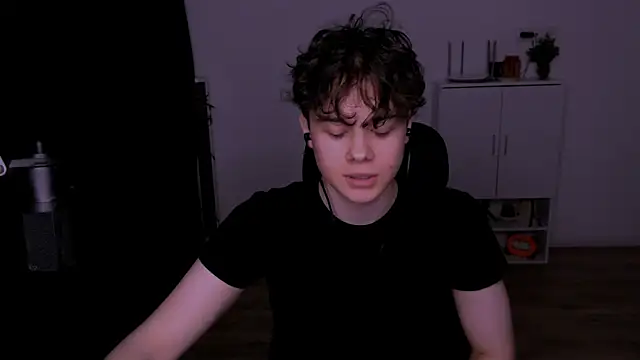 Tom-Eros online show from 04.19.26