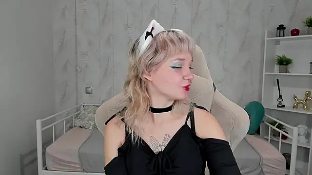 Tori Cutie online show from 10.08.25