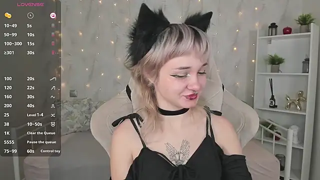 Tori Cutie online show from 10.18.25