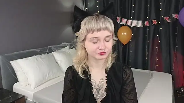 Tori Cutie online show from 10.30.25