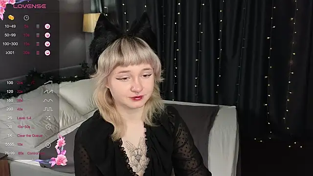 Tori Cutie online show from 11.28.25