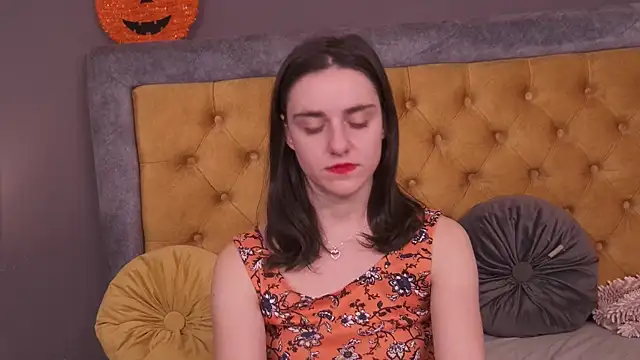 Jessica White  online show from 11.28.25