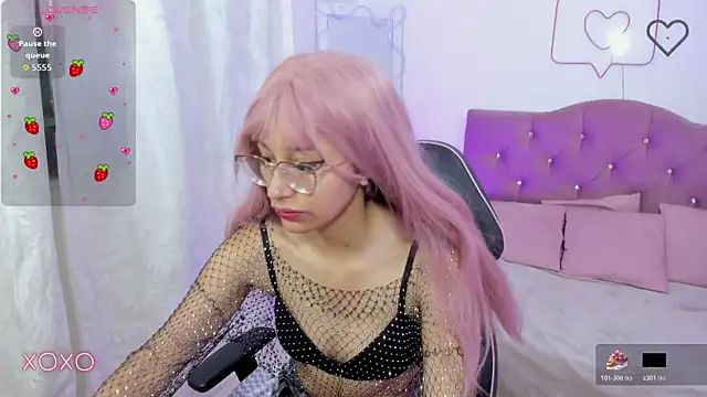 Snapshot of HANNI_TAY chatting on 11.30.25 HANNI TAY online show from 11.30.25