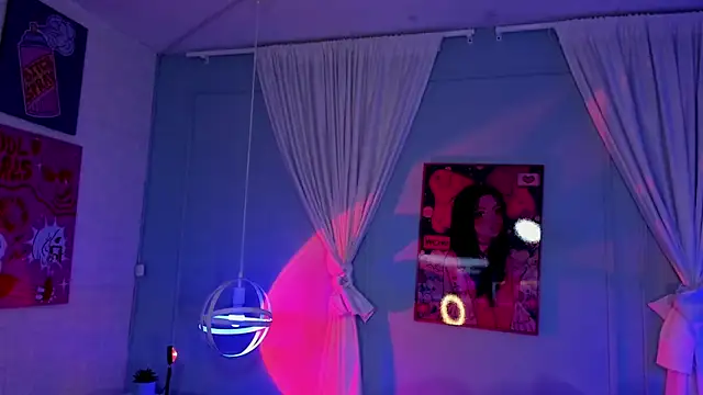 Hannahpage online show from 10.06.25