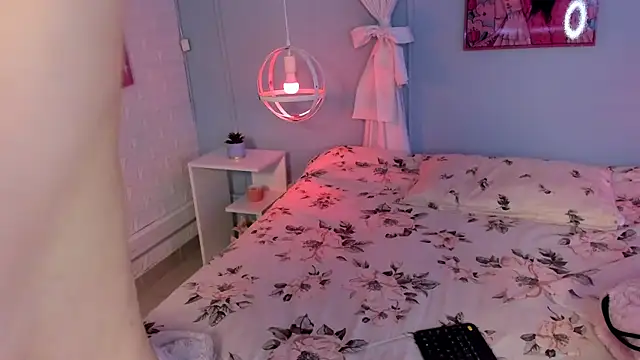 Hannahpage online show from 12.03.25