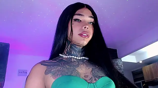 Snapshot of deborahotts chatting on 04.15.26 deborahotts online show from 04.15.26