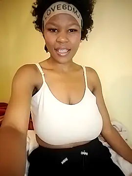 Seductive Yellow Titties online show from 11.16.25