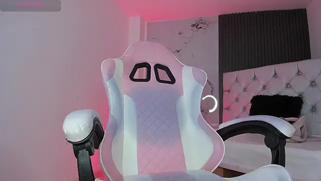 Snapshot of chloesagee chatting on 02.05.26 chloesagee online show from 02.05.26