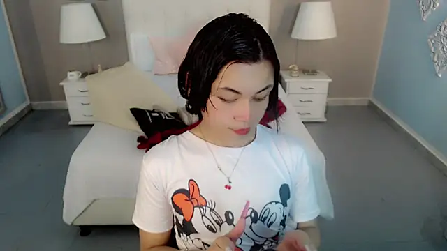 nathalialoes1 online show from 11.16.25