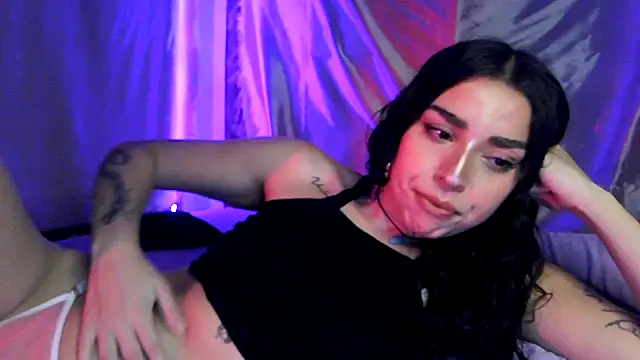 Snapshot of sweetbrunette22 chatting on 02.14.26 sweetbrunette22 online show from 02.14.26