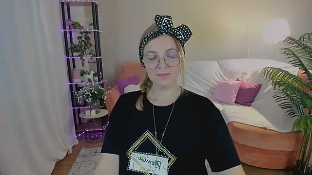 YourUniverser online show from 09.08.25