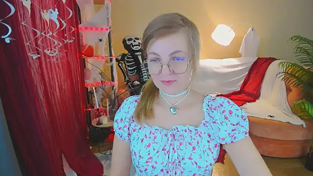 YourUniverser online show from 11.03.25