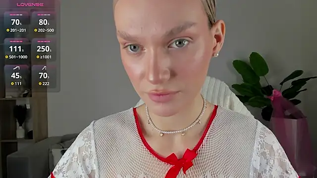 Ice Strawberry online show from 03.15.26