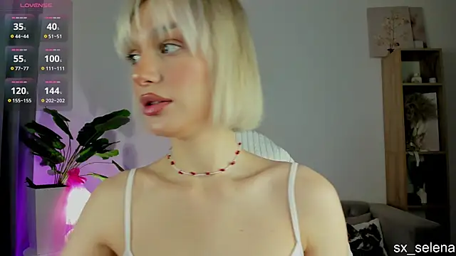 Ice Strawberry online show from 04.05.26