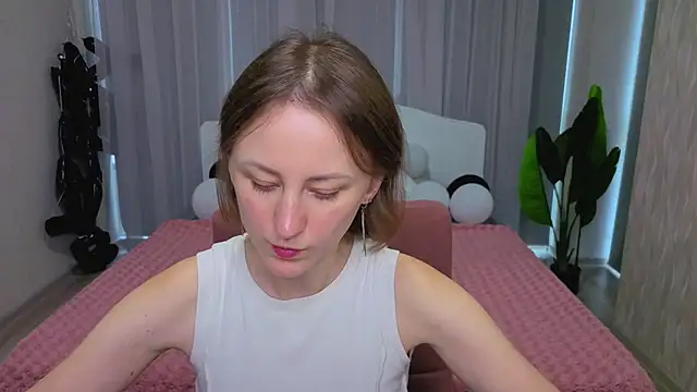 LuluChiiii online show from 11.09.25