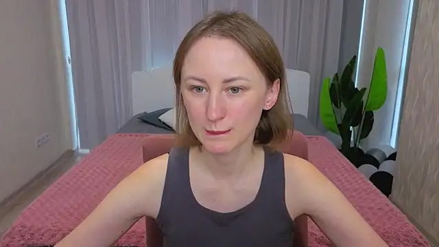 LuluChiiii online show from 11.25.25