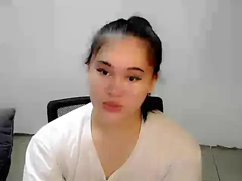 Snapshot of Annierose_ts chatting on 11.04.25 Annierose ts online show from 11.04.25