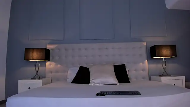 KellyRooss online show from 11.22.25