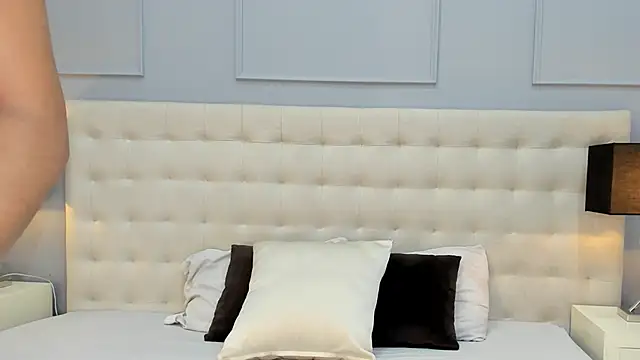 KellyRooss online show from 11.27.25