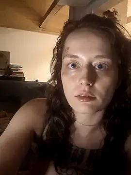 Snapshot of marijacucu chatting on 10.28.25 marijacucu online show from 10.28.25