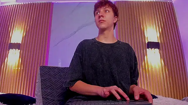 Snapshot of IM_DAREN chatting on 10.18.25 IM DAREN online show from 10.18.25