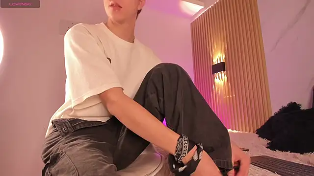 Snapshot of IM_DAREN chatting on 10.26.25 IM DAREN online show from 10.26.25