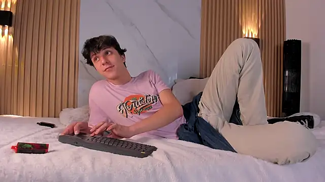 Snapshot of IM_DAREN chatting on 11.13.25 IM DAREN online show from 11.13.25