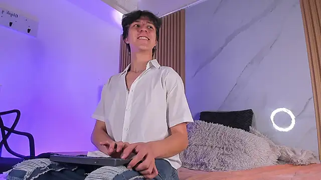 Snapshot of IM_DAREN chatting on 12.04.25 IM DAREN online show from 12.04.25