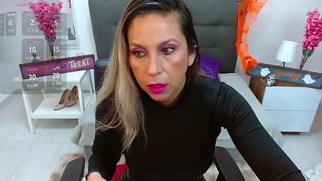 Snapshot of DianaPearls chatting on 10.24.25 DianaPearls online show from 10.24.25