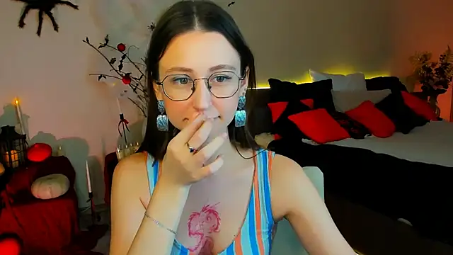 YourLovellyStory online show from 10.29.25