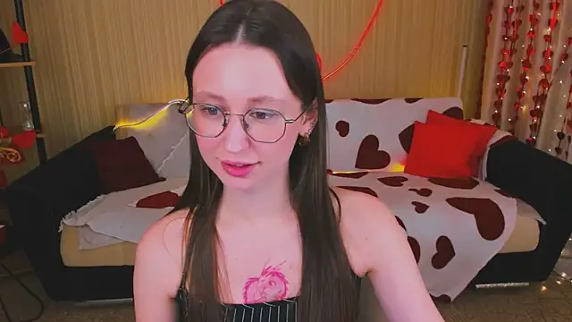 YourLovellyStory online show from 02.25.26