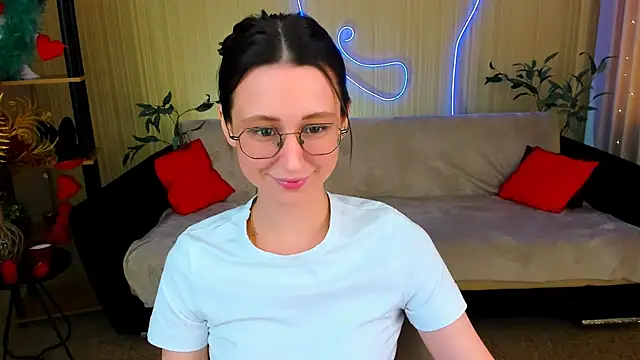 YourLovellyStory online show from 07.04.26