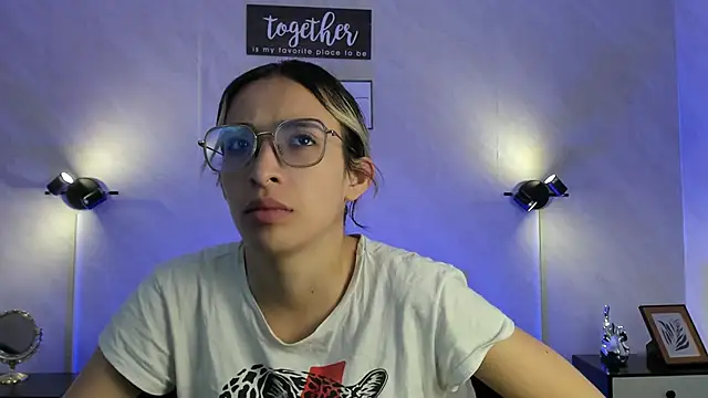 Emilia Bons online show from 09.18.25