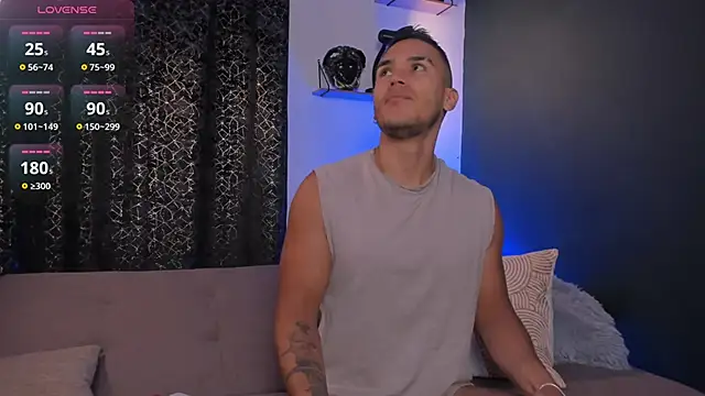 Snapshot of MarkSantozz chatting on 10.24.25 MarkSantozz online show from 10.24.25