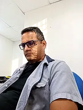 Snapshot of geimos36 chatting on 10.16.25 geimos36 online show from 10.16.25