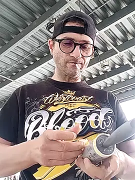 Snapshot of vasgabri chatting on 09.27.25 vasgabri online show from 09.27.25