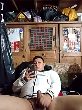 Snapshot of millanto chatting on 09.17.25 millanto online show from 09.17.25