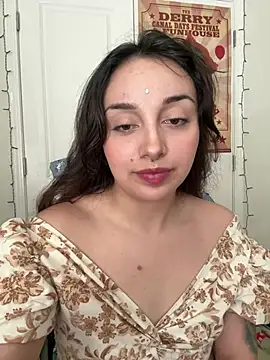 Snapshot of CharmingMaddie chatting on 04.22.26 CharmingMaddie online show from 04.22.26