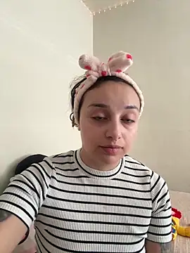 Snapshot of CharmingMaddie chatting on 05.13.26 CharmingMaddie online show from 05.13.26
