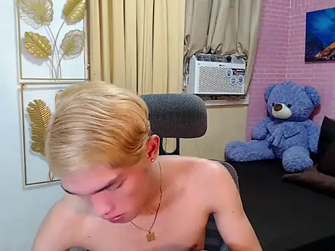 fuckerfriendsxx online show from 04.18.26