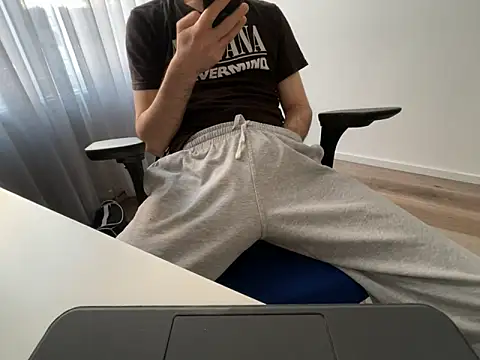 Frankieyyy1 online show from 04.23.26