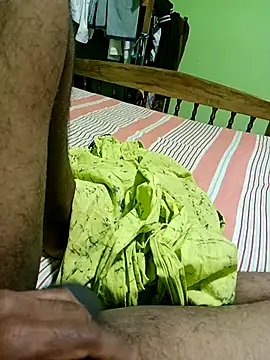 Snapshot of hotblack7 chatting on 11.28.25 hotblack7 online show from 11.28.25