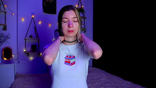Snapshot of EmmieBlade chatting on 10.18.25 EmmieBlade online show from 10.18.25