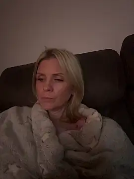 Lexi-Lux-X online show from 11.03.25