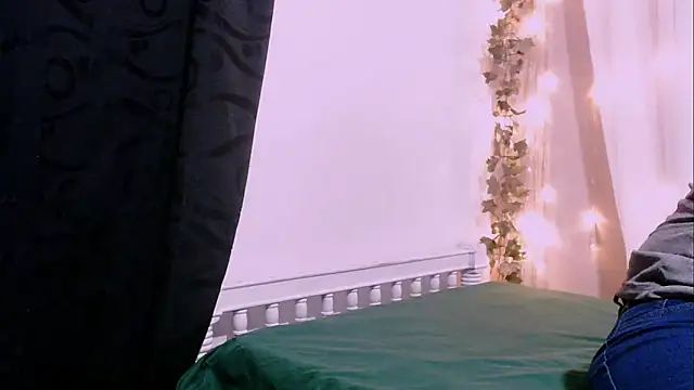 angelainparis28 online show from 12.18.25